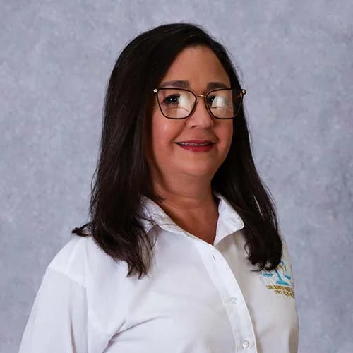 retrato-profesional-de-la-asistente-administrativo-a-acaba-en-bufete-de-abogados-en-anasco-puerto-rico