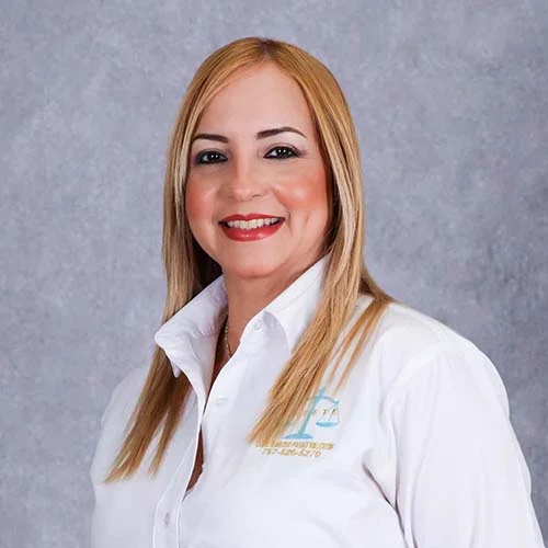 retrato-profesional-de-directora-ejecutiva-en-bufete-de-abogados-en-anasco-puerto-rico